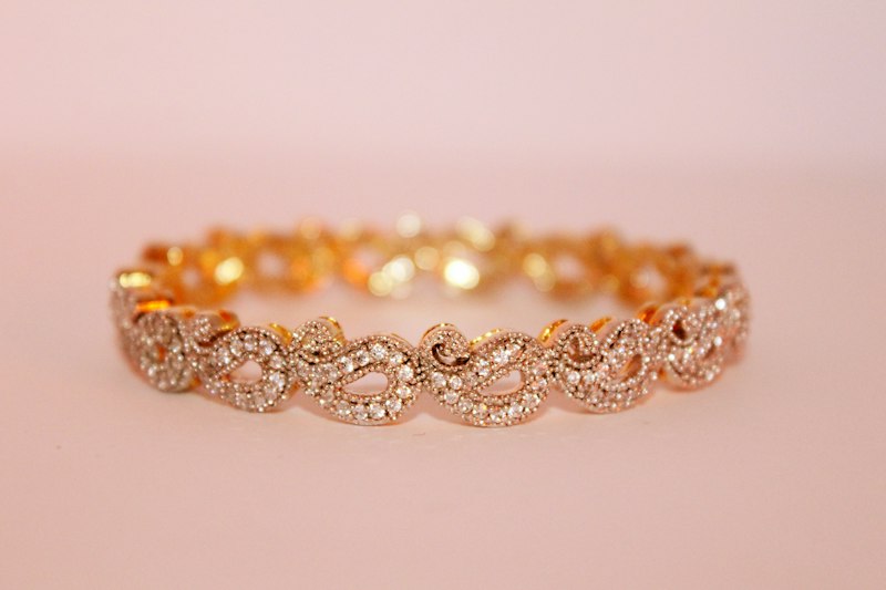 Gold rings and gemstones at MannoGem atelier